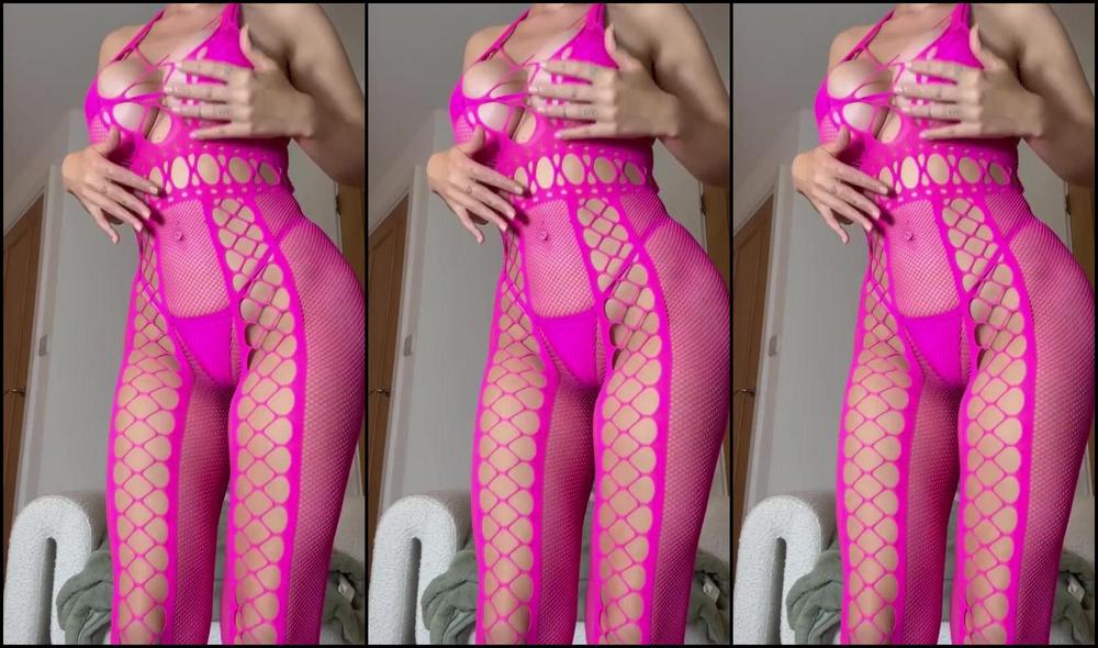 Daisy May's Onlyfans Video: Bossing your secretary around with her feet and dresses