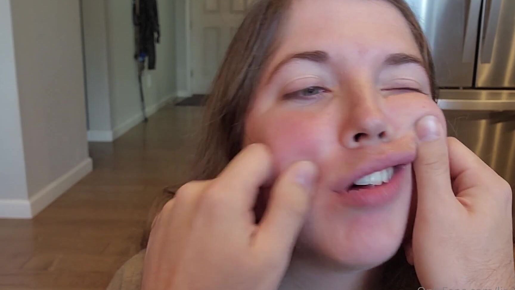 Lisa Asmr's Early Access Onlyfans Video: You stretch my face asmr