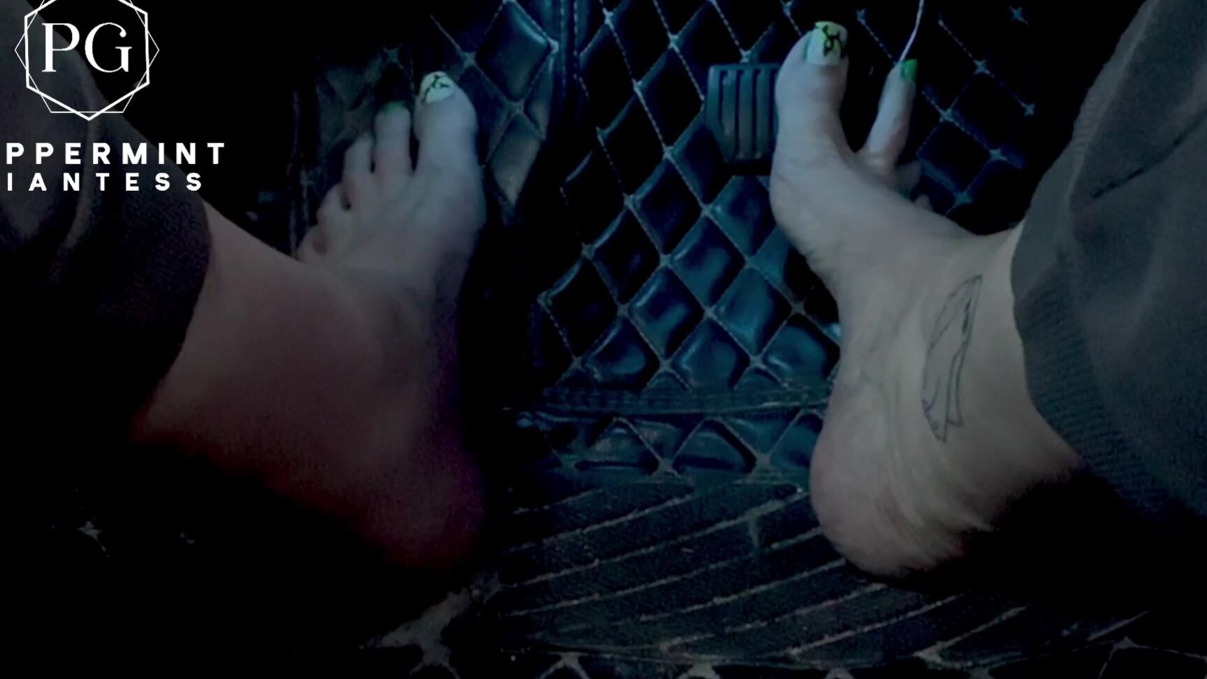 Peppermint Giantess Nicknamed Peppermintgiantess 12 26 2025 Onlyfans Video Drive Home W Me Xmas Pedi Edition