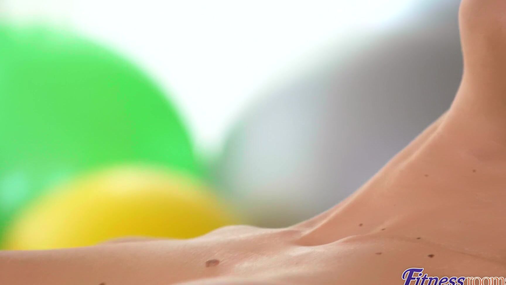 Blanche Bradburry & Barbara Big Tits take it up the ass in a steamy lesbian gym session