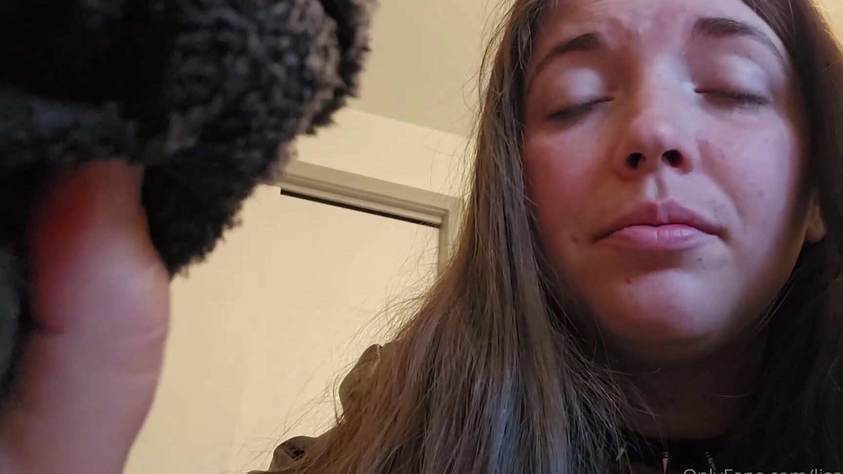 Lisa Asmr's OnlyFans get pumped in this early video with Nicknamed Lisaasmr 04 29 2025