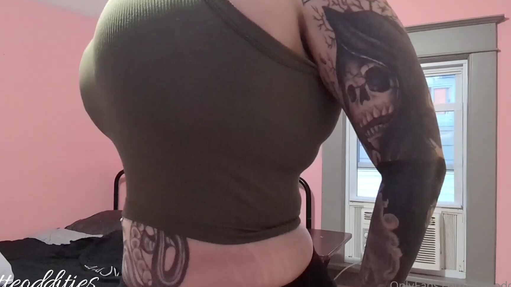 Charlotte Nicknamed Lotteoddities goes wild with her feet in Onlyfans video I know I just did a trying on new stuff video but I