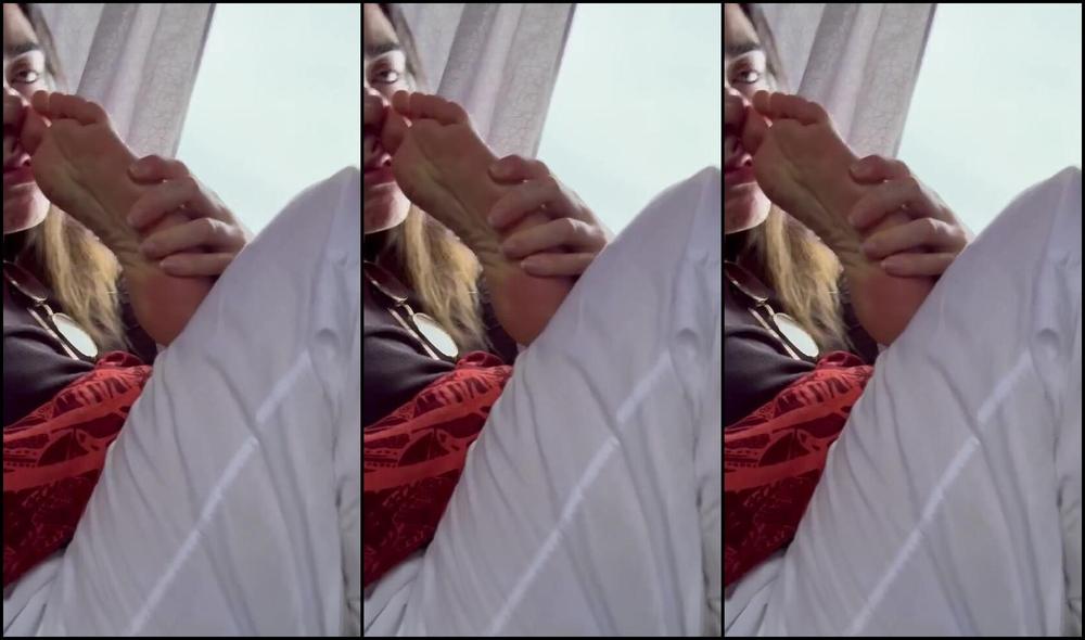 Watch Onlyfans Video #10: Moringapazz's Onlyfans Exclusive Femdom Session - An Incredible Taste!