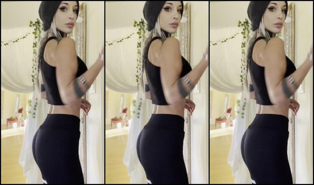 Katopunk Muscleflexes with her big tits and tattoos while getting worshiped