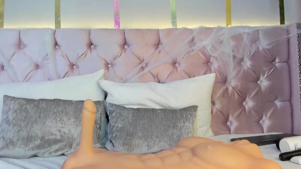 "Coconutsex" ass, dildofucking, dildoriding, orgasms, sensual Callous Cutie Fucks Herself with Bowling Pin Manyvids