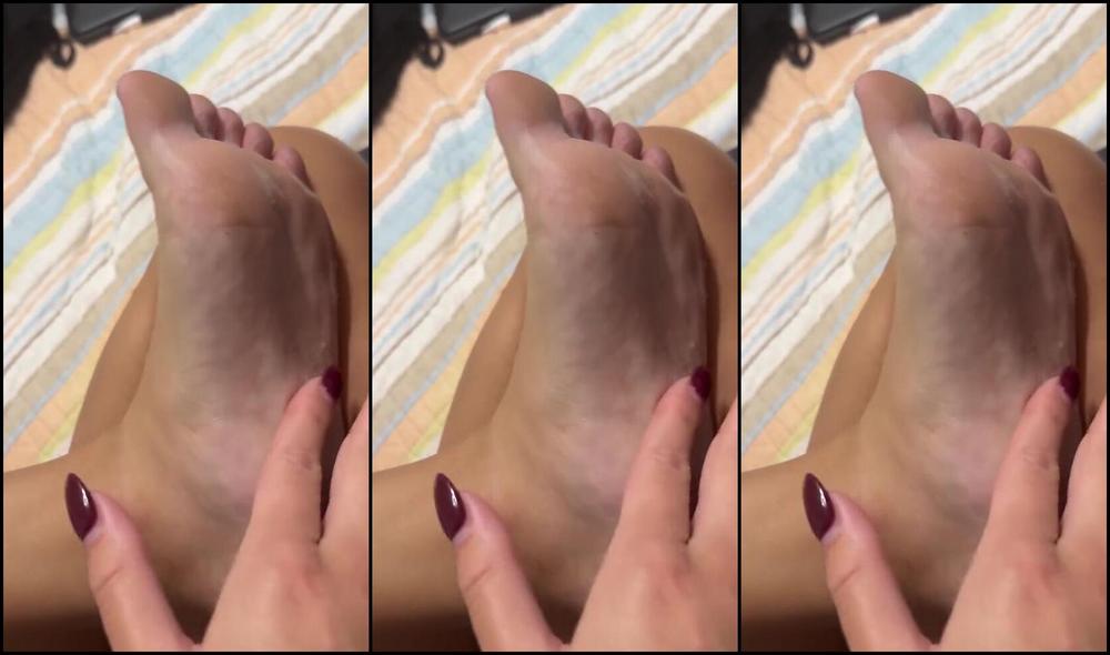 Goddess Tiff Nicknamed Tiffstreatsxoxo 11 16 2025 Onlyfans Video Spit Play On My Soles