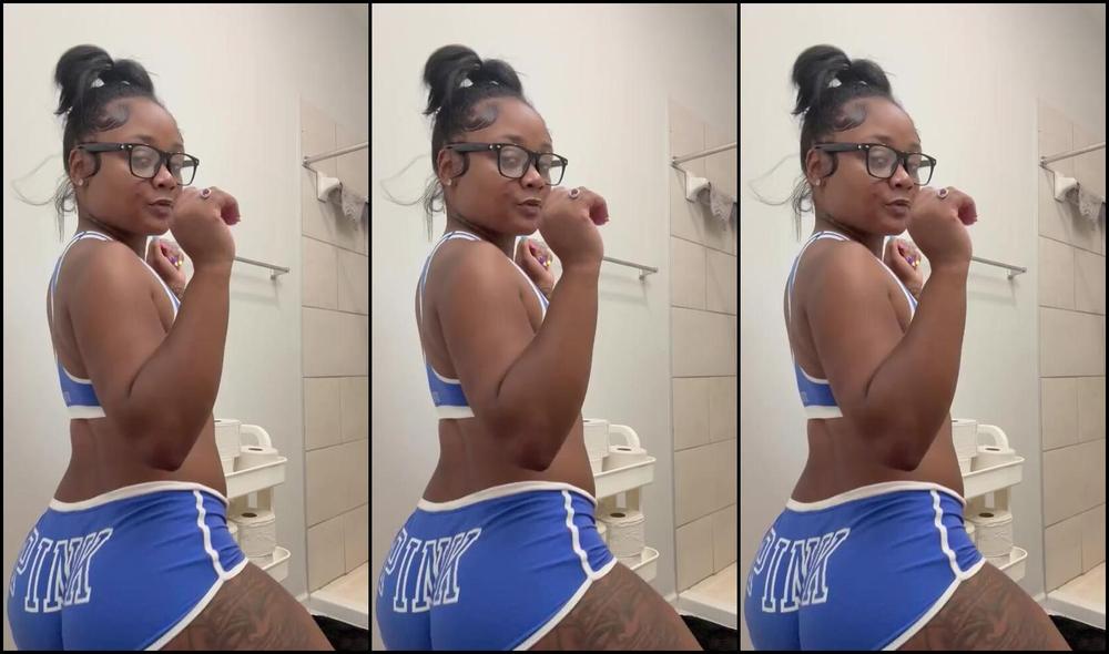 Onlyfans Video Strip Tease with Thelittprincess - Nicknamed Thelittprincess