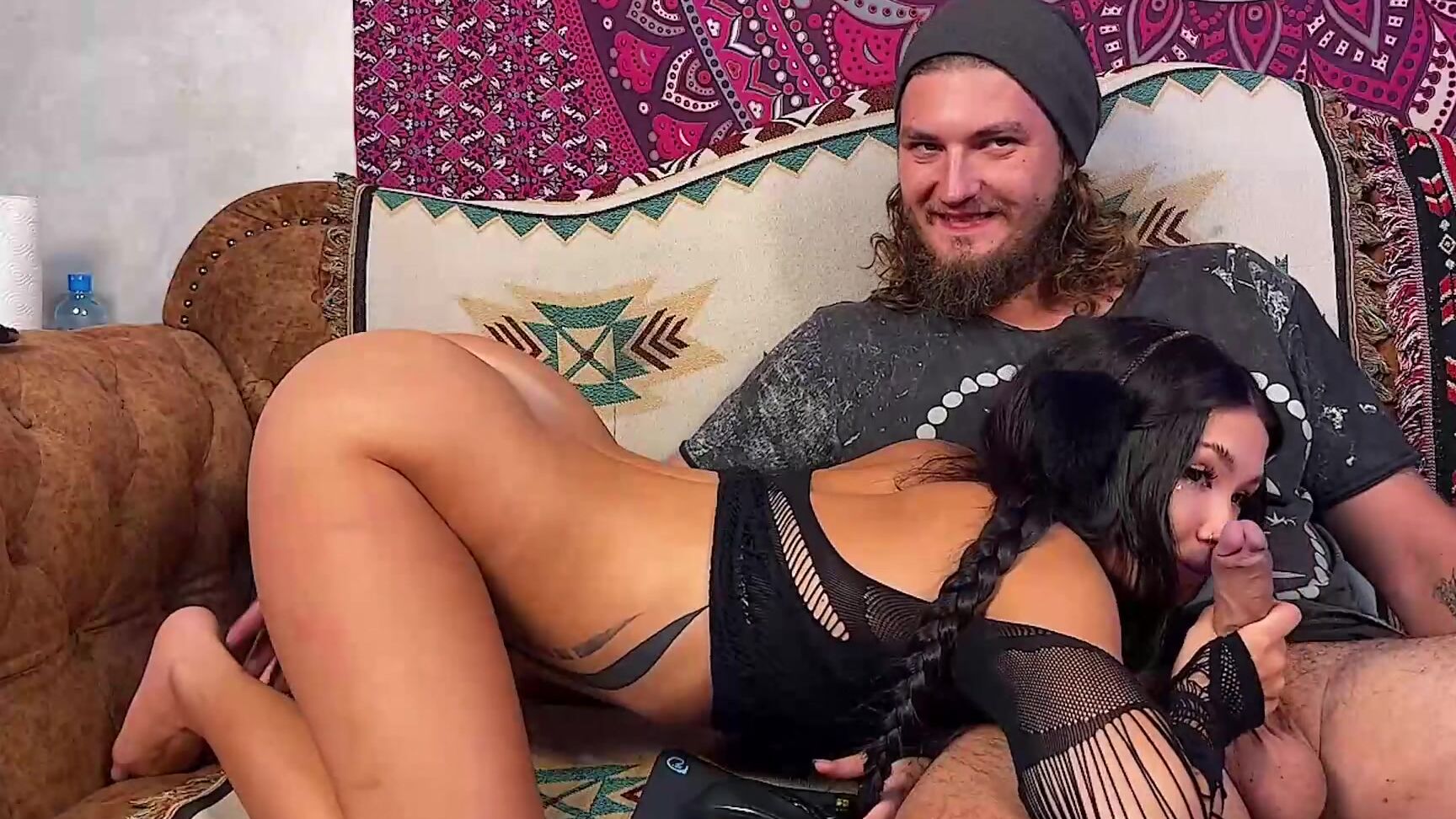 Masterr & Kittyy's hot threesome: A steamy amateur blowjob and a hentai