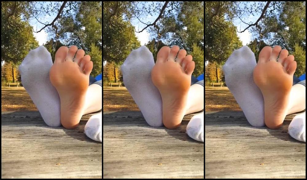 Goddess Lindsay Nicknamed Goddesslindsay Onlyfans I Wonder If Youd Come Over To Say Hi If You Saw Me At The Park Filming This Video Or If Youd Ad 1