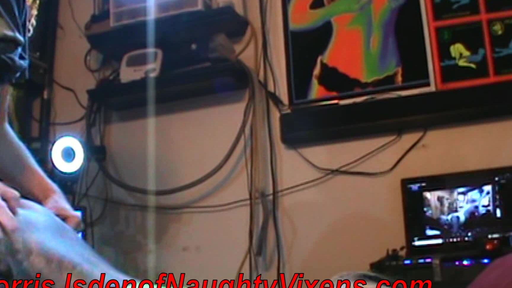 Watchnmjnaughtyvixens, the naughty Latina Maid, give me the best BJ ever!