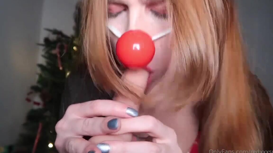 Zoe Strawberry dominates Nicknamed Redxxxsuede in Onlyfans Christmas video