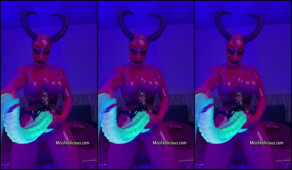 Miss Fetilicious Nicknamed Mfetilicious - Onlyfans Exclusive Video - What Will You Wear?