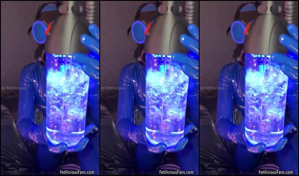 Latex friends celebrate Christmas with naughty home party & hot sex