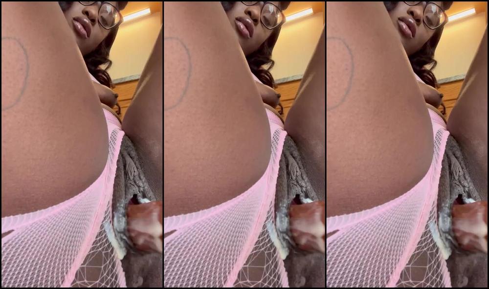 Brownieeezcakes dominates and humiliates in this femdom onlyfans video