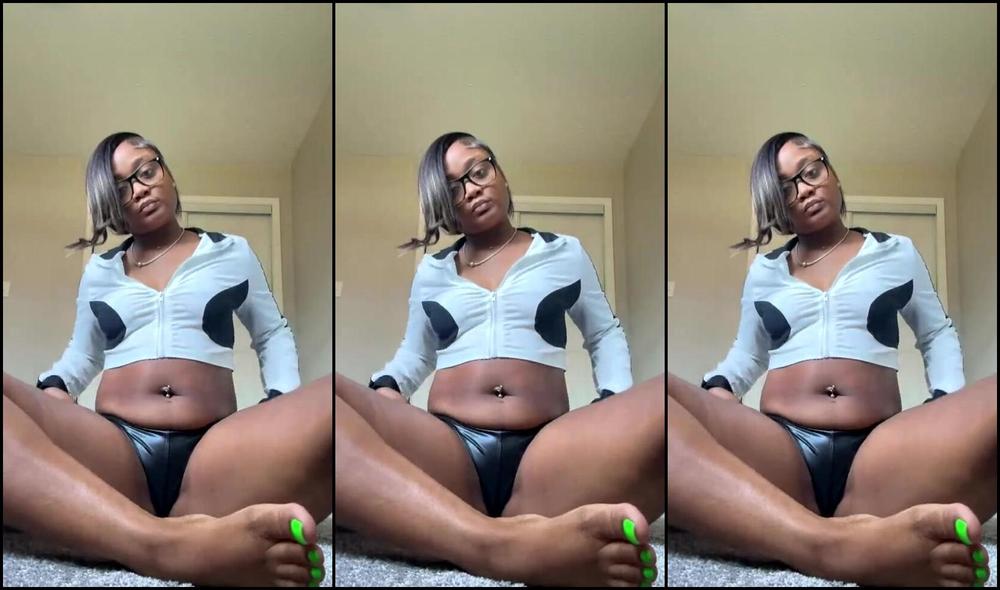 Onlyfans stream of Nicknamed Thelittprincess - Femdom Fun with Feet and More!