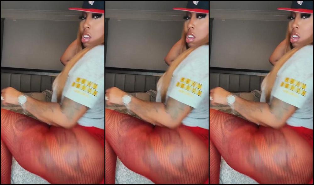 Onlyfans - Jans different - Mistress gets her feet on the 21st anniversary of her debut!