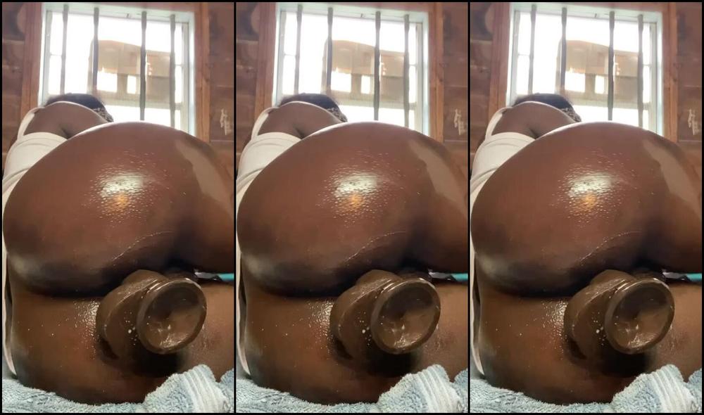 Watch Brownieeezcakes dominate & tease in Antp's Onlyfans Video