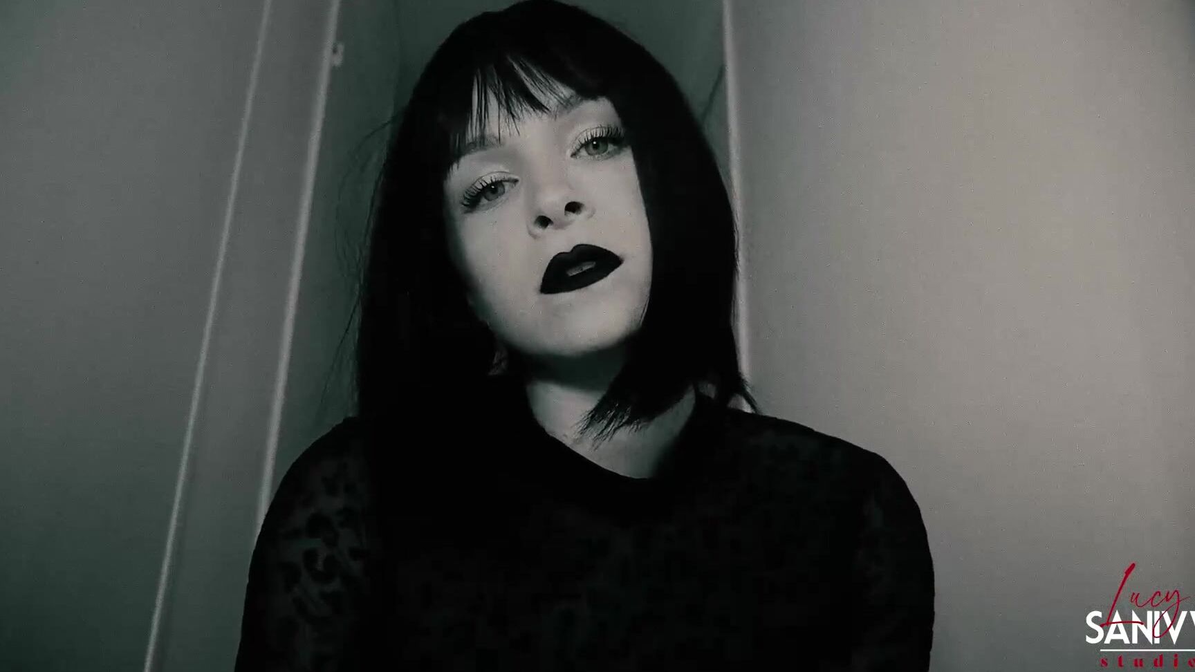 Lucy Sanivy dominates onlyfans with her feet & femdom skills on Vendredi 31 Janvier