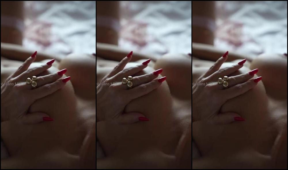 Moniq Nicknamed Moniq25 10 06 2025 Onlyfans Video Is It Possible To Be Addicted To Something As Incredible As Sex Because I Think I