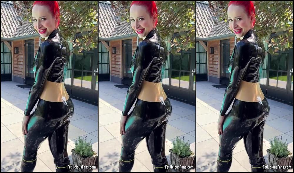 Miss Fetilicious gets wild in a black latex outfit - Onlyfans Video