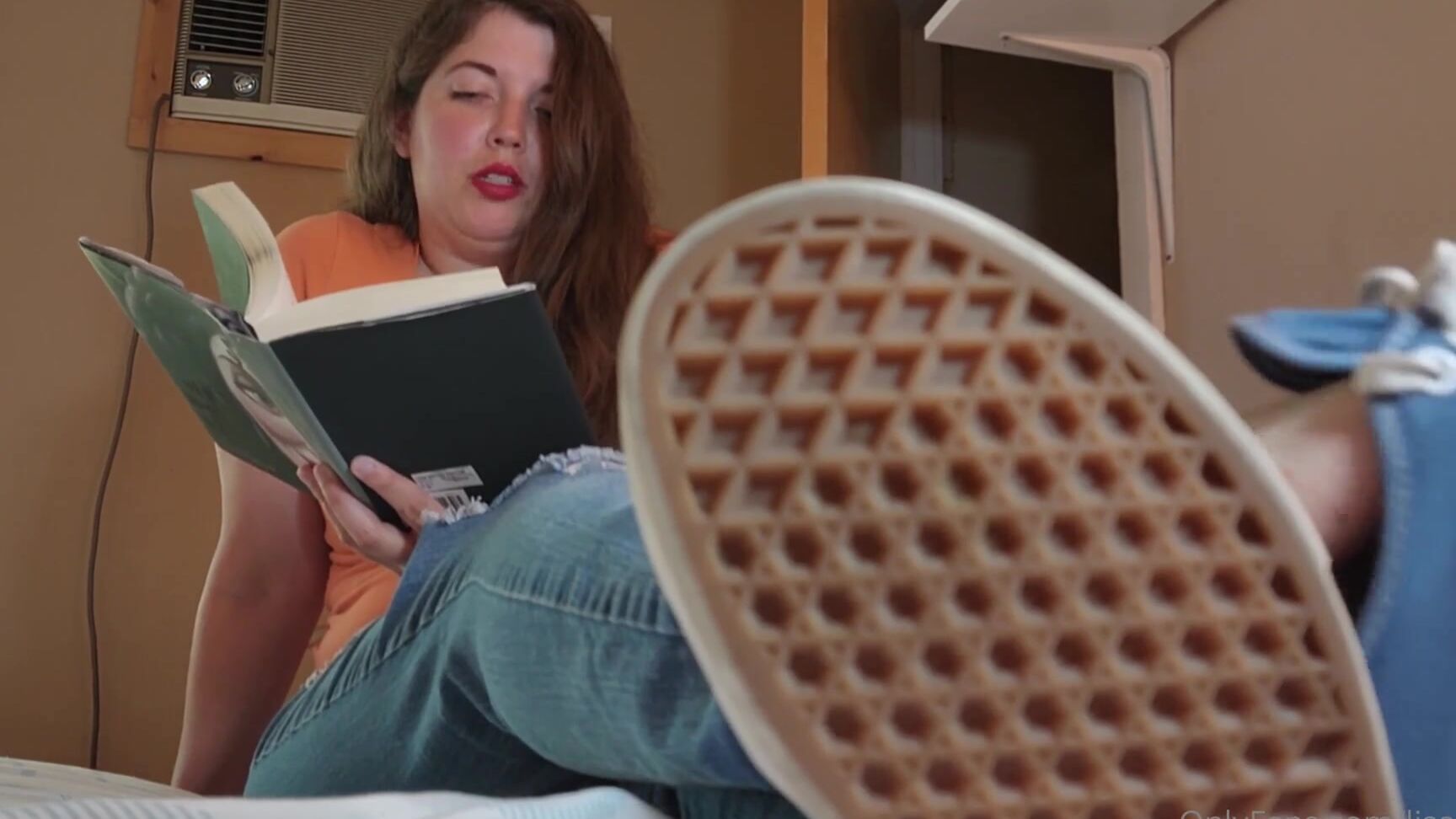 Lisa Asmr's Early Youtube Releases: Shoe Dangling, Toe Wiggling, and More!