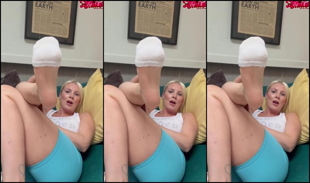 Emily Walters dominates her man with feet and a sweaty gym session