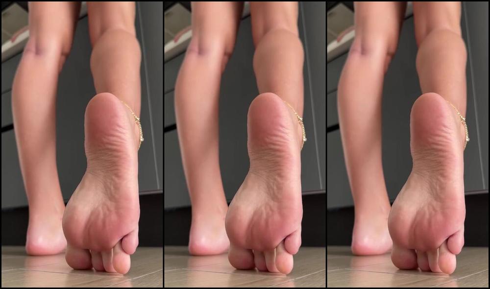 Goddess Evelyn Nicknamed Its Evee2 10 02 2025 Onlyfans Video Dom I Was Washing My Dishes And When I Was Done I Looked Back And