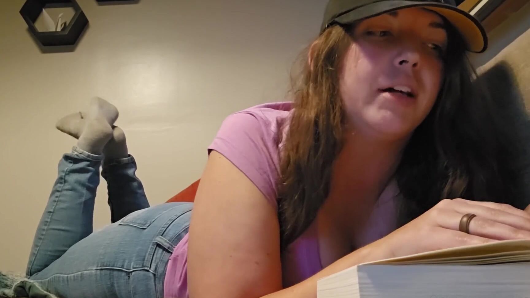 Lisa Asmr gets her first taste of modern day pleasure - OnlyFans video!