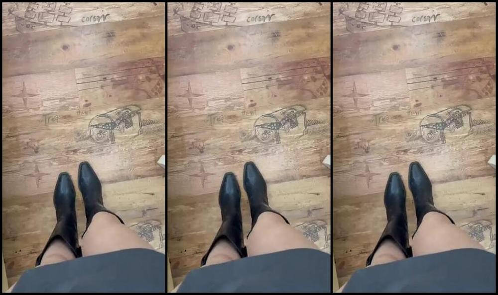 Onlyfans Princessdoga dominates with her feet in a solo performance