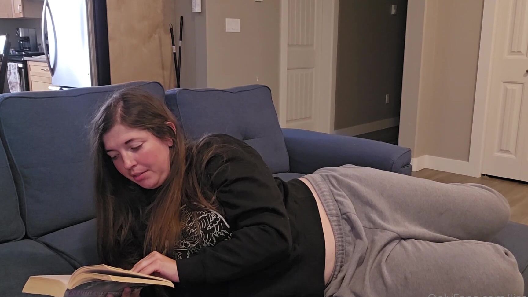 Lisa Asmr uses her unique ASMR talents to distract you from your daily routine - Onlyfans Video Distracting Stretches Bb Reve