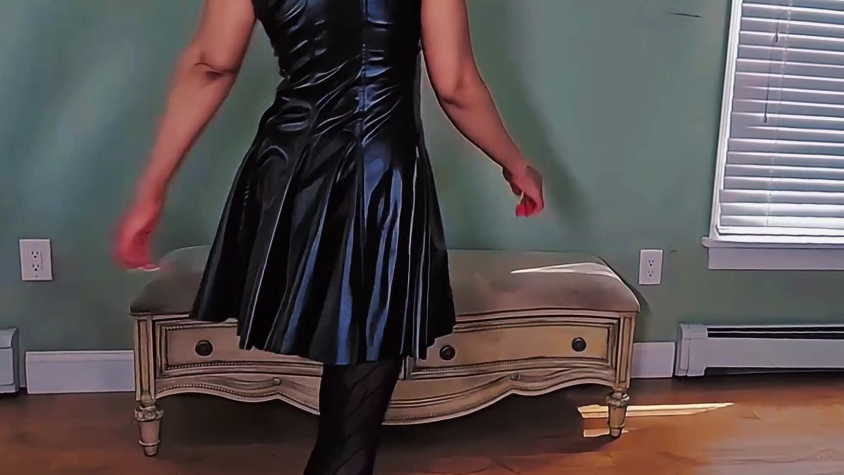 Domina Bianca Nicknamed Dominabianca 05 26 2025 Onlyfans Video Nylon Worship With A Hint Of Findom