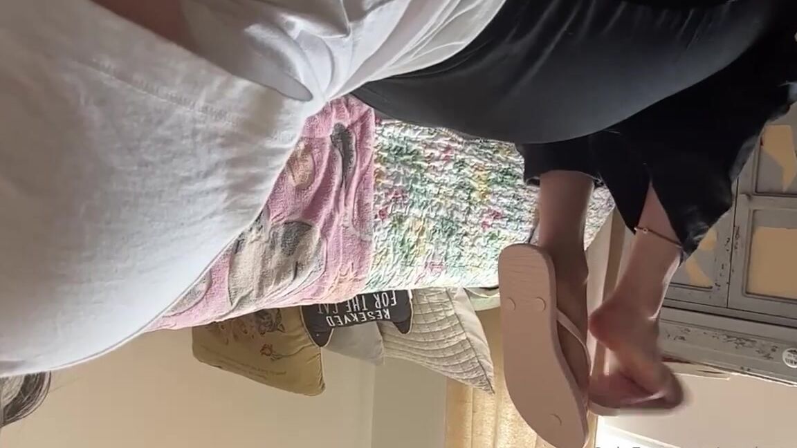 Onlyfans: Nicknamed Moringapazz, the ultimate femdom mistress, gets kinky with her lover