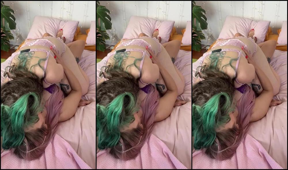 Heidiv Nicknamed Heidiv 06 01 2025 Onlyfans Video Be Honest Does This Make Your Dick Twitch Teasevideo Girlgirl Lesbian Makeout Kissing Lingerie