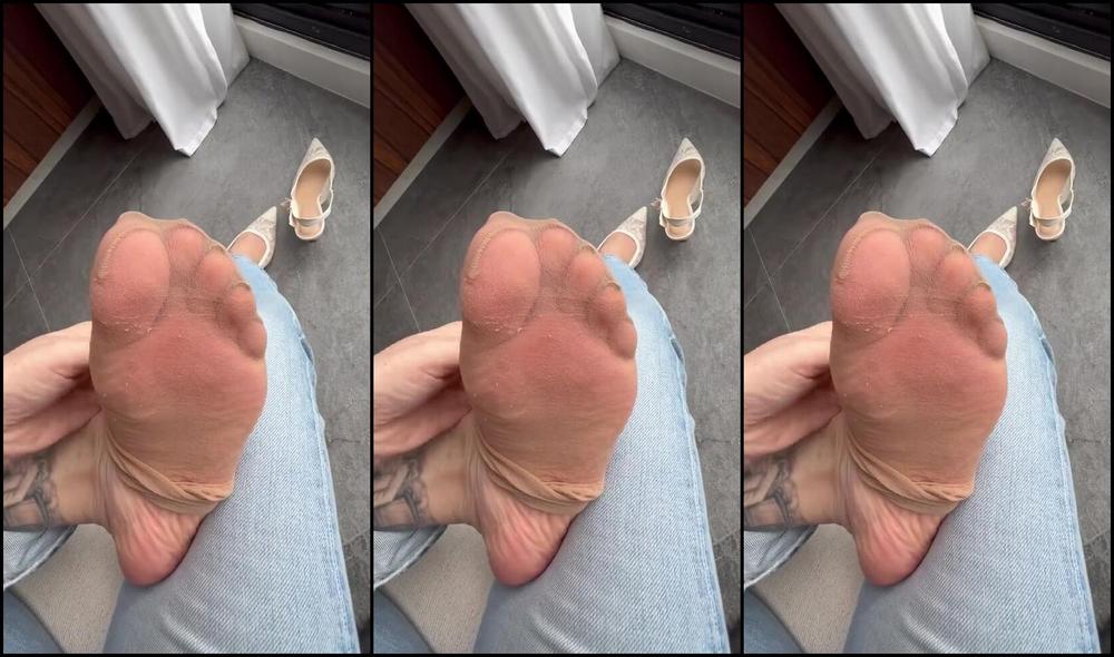 Goddess Grazi Leaks Onlyfans Video of Her Feet and Dominates with Her Goddess Grace