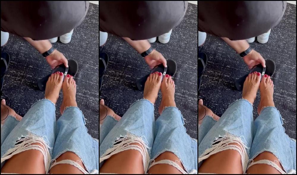 Lexy Queen Nicknamed Lexyqueenlexy 09 20 2025 Onlyfans Video Landed About To Spend The Next Days Being Served Here And Yes Youre Paying For It