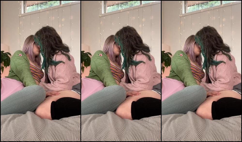 Heidiv Nicknamed Heidiv 11 21 2025 Onlyfans Video Kissing Her Drives Me Crazyteasevideo Gg Girlgirl Charliewebb