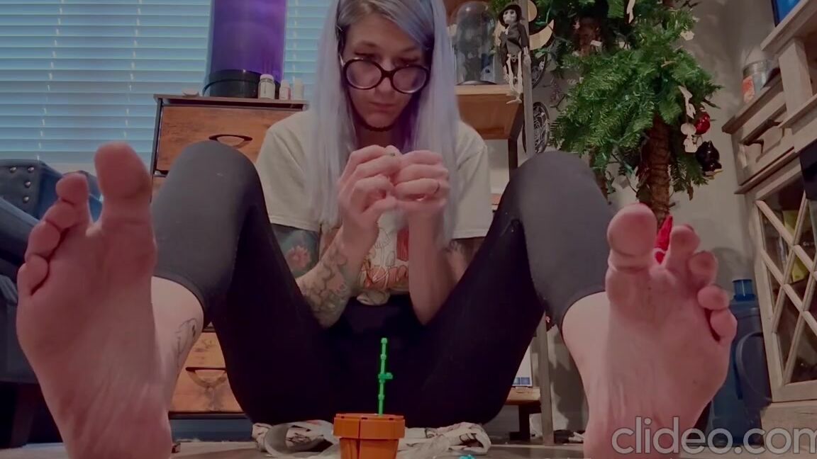 Peppermint Giantess Nicknamed Peppermintgiantess 08 15 2025 Onlyfans Video Legos Pt