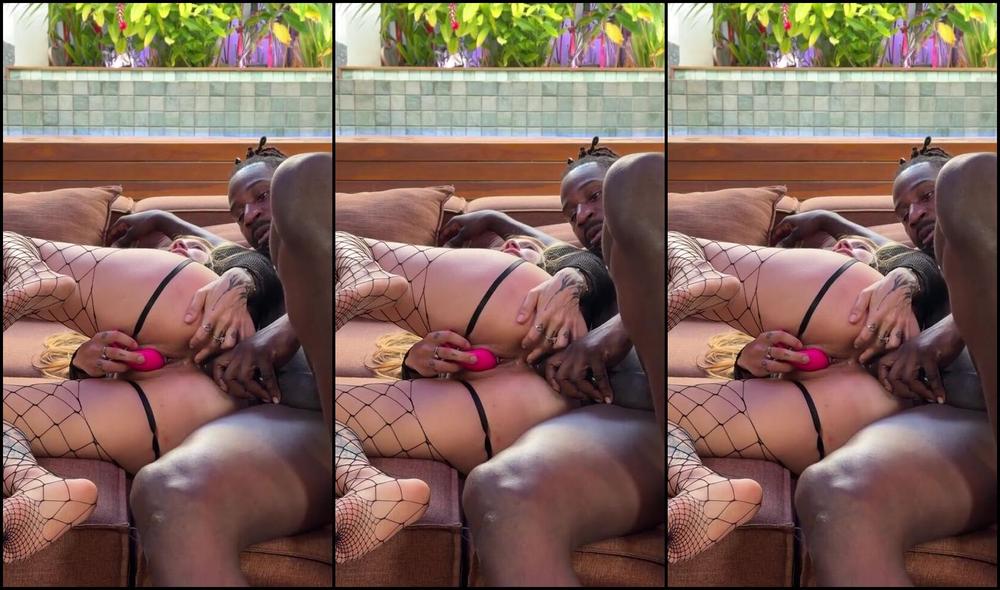 Coral Jade dominates her slave with her amazing oral skills in Onlyfans video debut