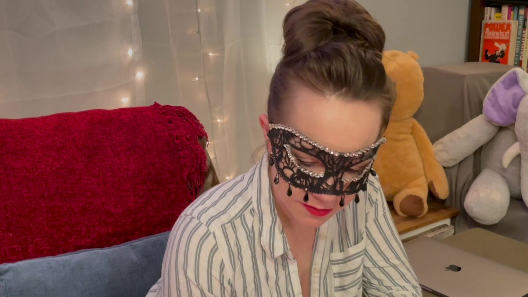 Amateur Hotwife Ass cheats on her husband with BBC slut while caught in the act by manyvids