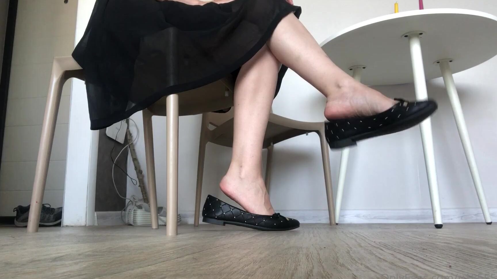 Kathrynne Feetgoddess shows off her domination skills in ballet flats and Dangling videos Onlyfans
