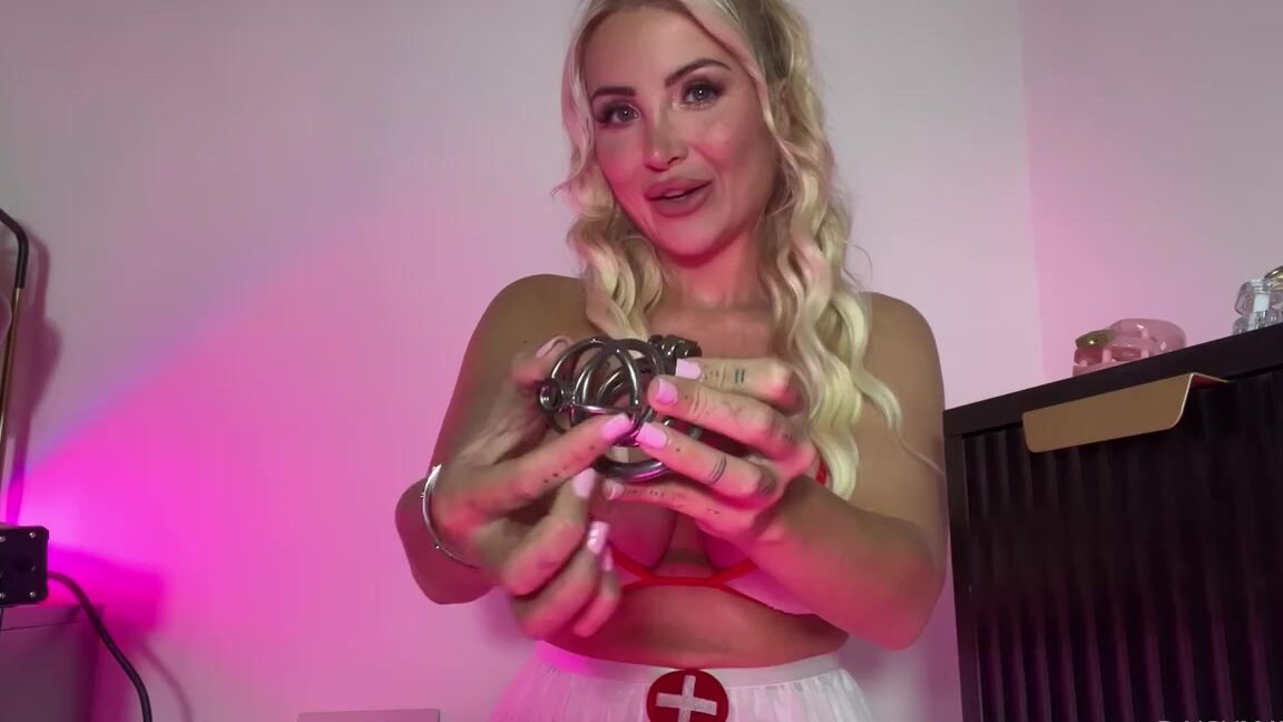Daisy May, the onlyfans nurse, gets down and dirty with her feet in this Daisymayvip video