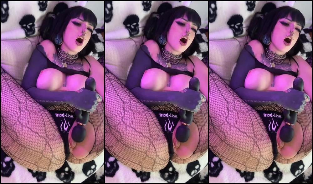 Emma May Byte Nicknamed Emmamaybyte 10 25 2025 Onlyfans Video Your Subby Goth Gf