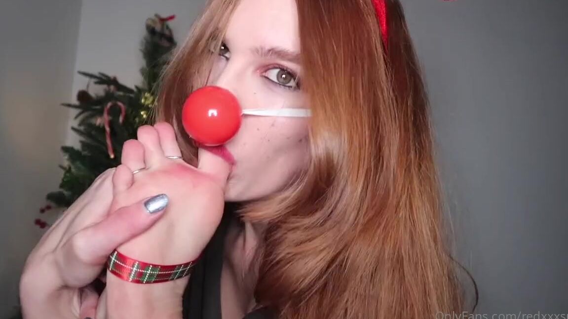 Zoe Strawberry dominates Nicknamed Redxxxsuede in a kinky femdom session