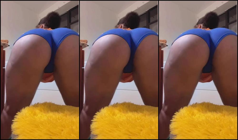 Watch fungirl606 Thelittprincess dominate & humiliate you in a foot fetish video