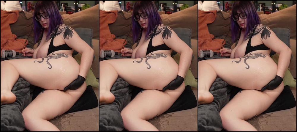 Watch Mika Mae's feet dominate and swallow your whole fist - Onlyfans Exclusive!