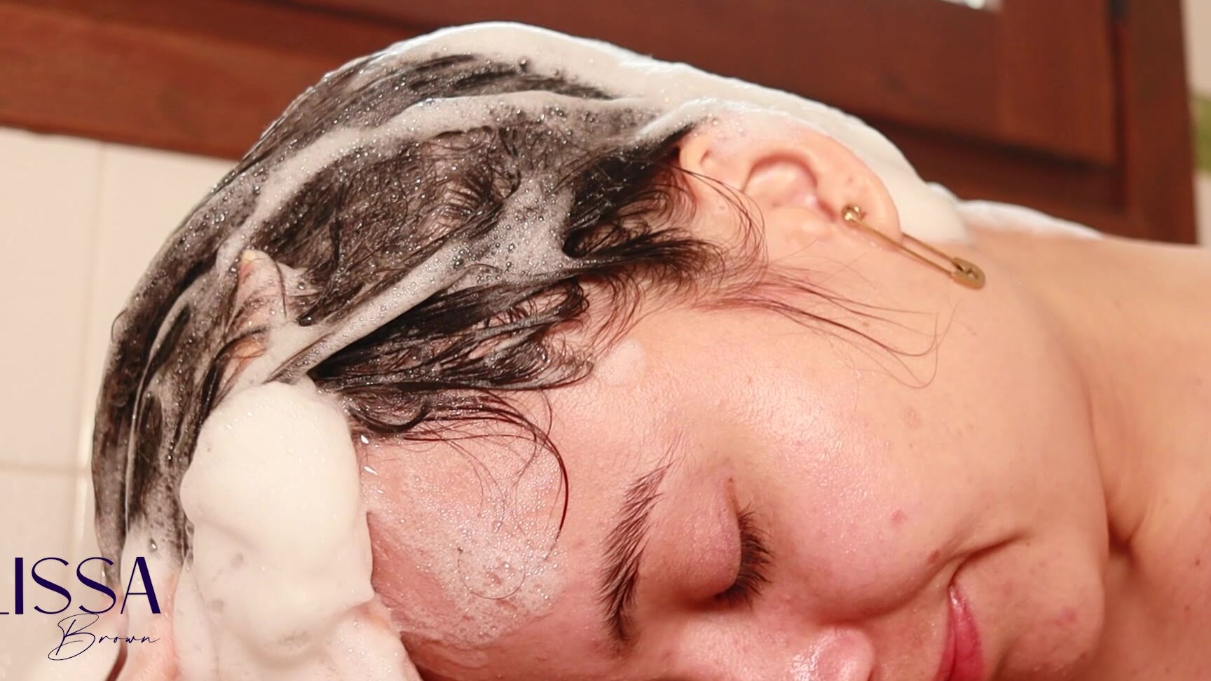 Lissa Brown Hair Wash Conditioner And Lots Of Foam With Leather Pants