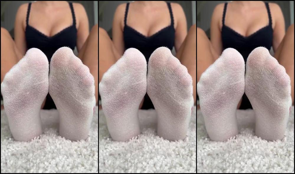 Goddess Evelyn Nicknamed Its Evee2 06 30 2025 Onlyfans Video Sock Removal Just Got Back From Running Some Errands And Now Its Time To Smell