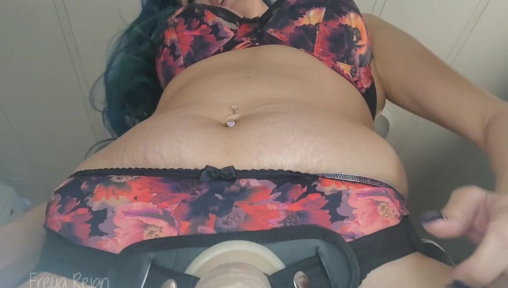 "Freya Reign" bicurious, femdompov, gfe, pegging, povstrapon Girlfriend Warms You Up For Your Date Manyvids