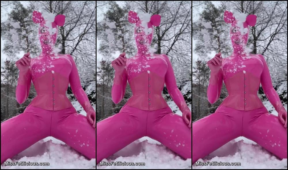 Miss Fetilicious dressed as a latex piggirl goes outside in the snow & gets frisky