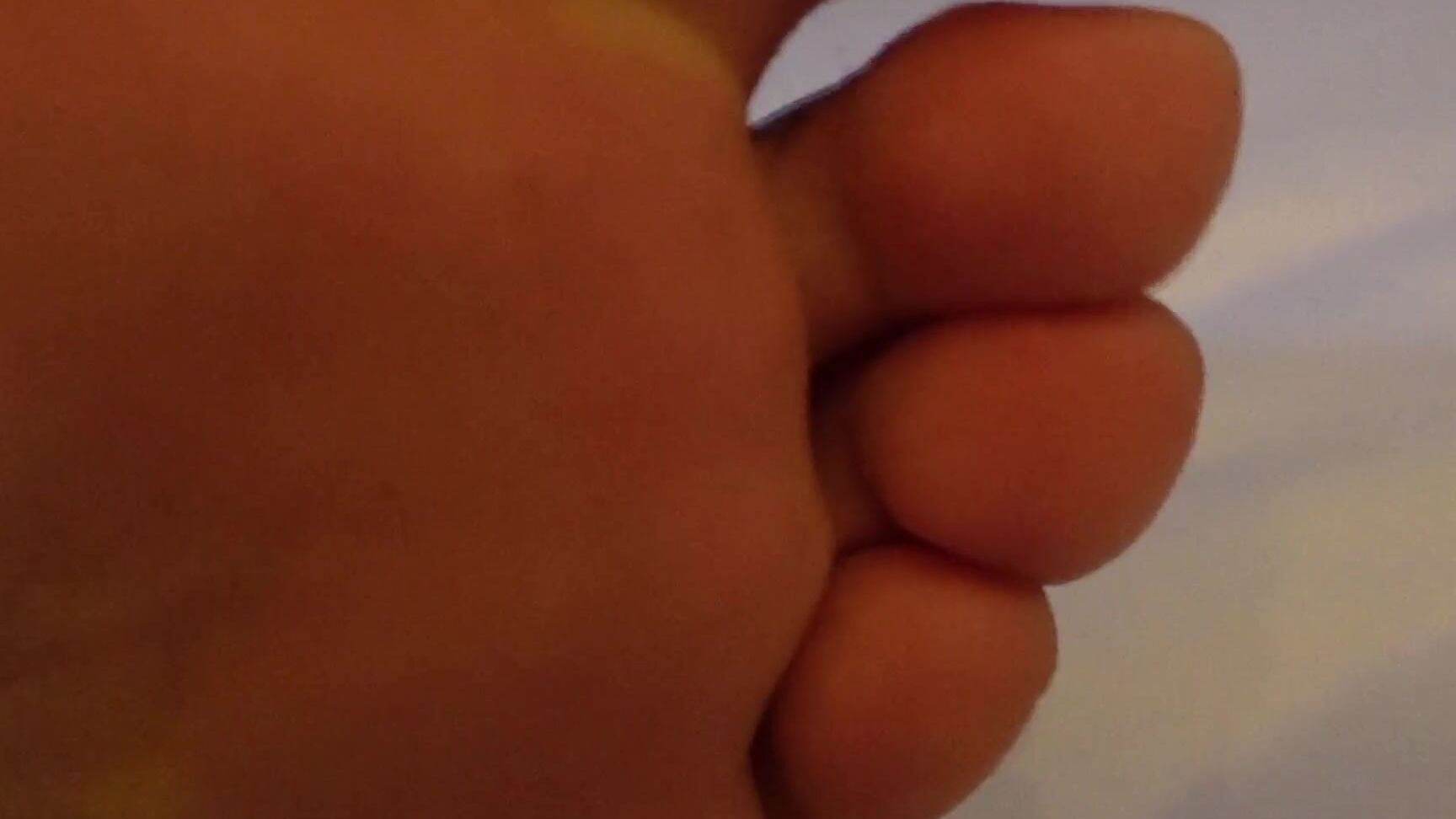 Nicknamed Moringapazz dominates and humiliates her submissive in a wild femdom session